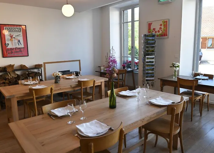 L'epicerie De Mini-hôtel Dienne (Cantal)